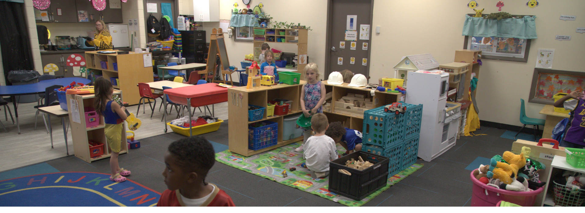 Kids playing in a classroom at the Mt. Trashmore Family YMCA preschool